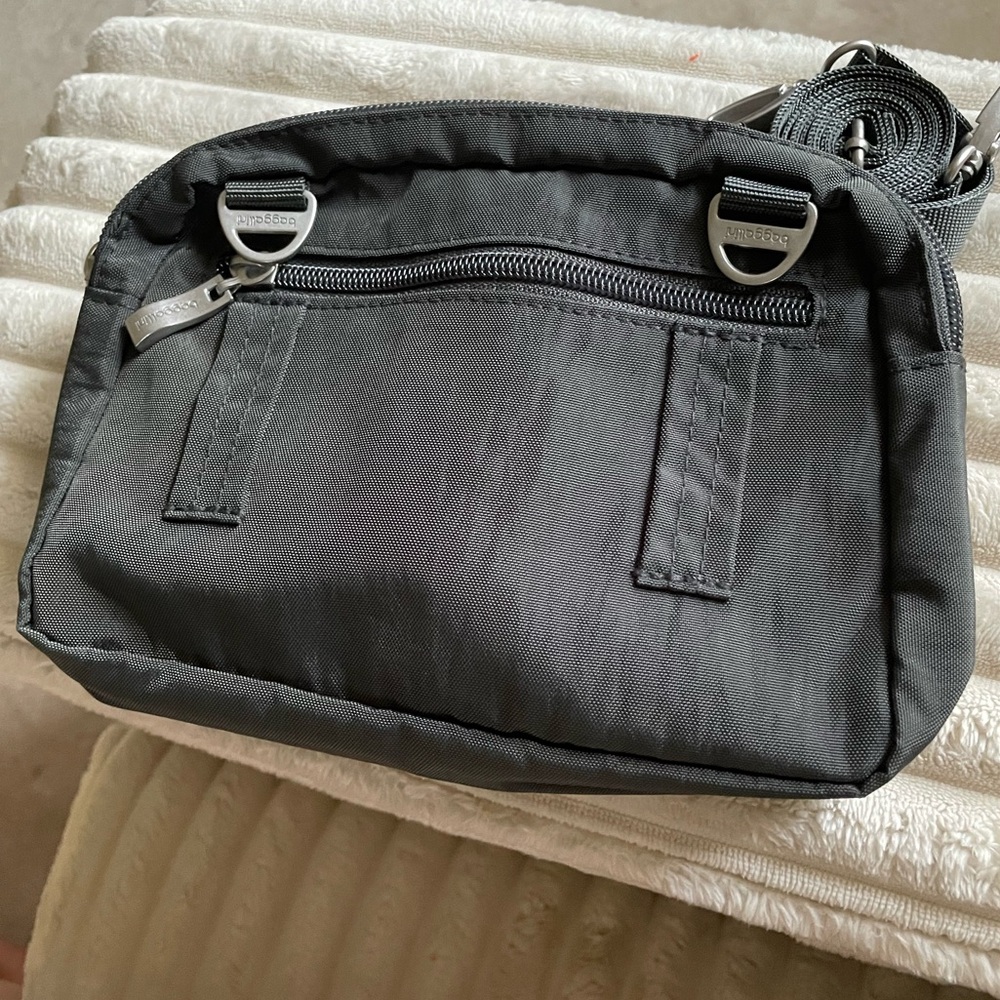 Baggallini Triple Zip Crossbody - *NEW* - Picture 3 of 9